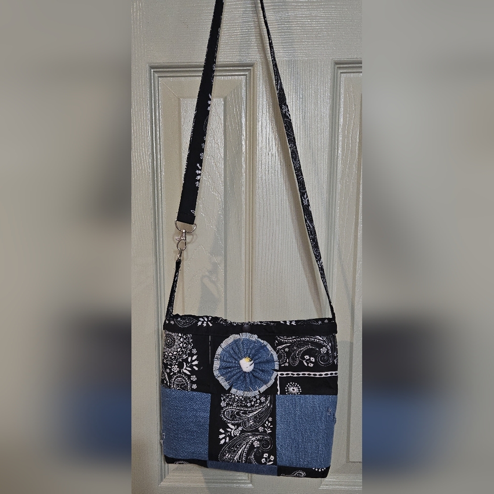 Elegant Floral Crossbody Bag in Black and Blue